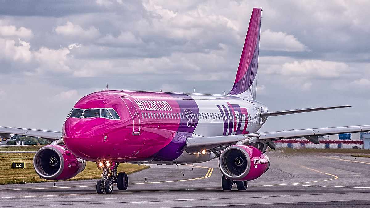 Wizz air авиакомпания сайт. Wizz Air самолеты. Венгерская авиакомпания Wizzair. Wizz Air Abu Dhabi самолеты. Wizz Air парк самолетов.
